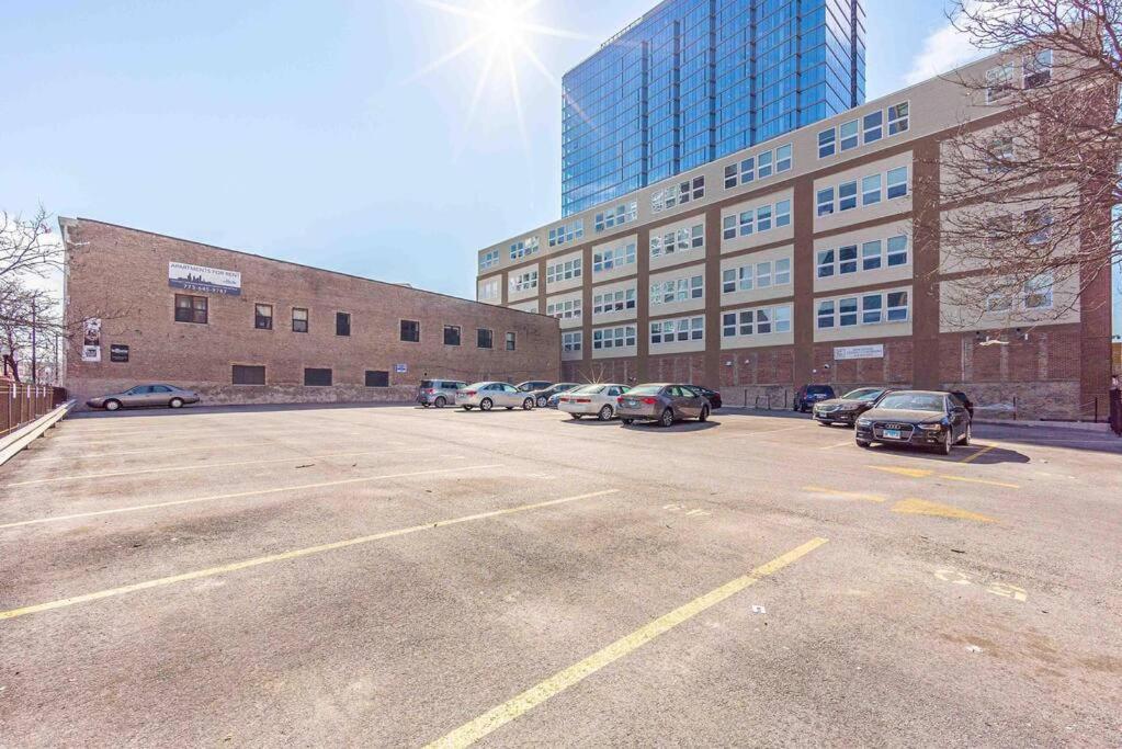 Mccormick Place 2Br Stylish Suite With Optional Parking And Gym For Up To 8 Guests Near Soldier Field And Grant Park Chicago Eksteriør billede
