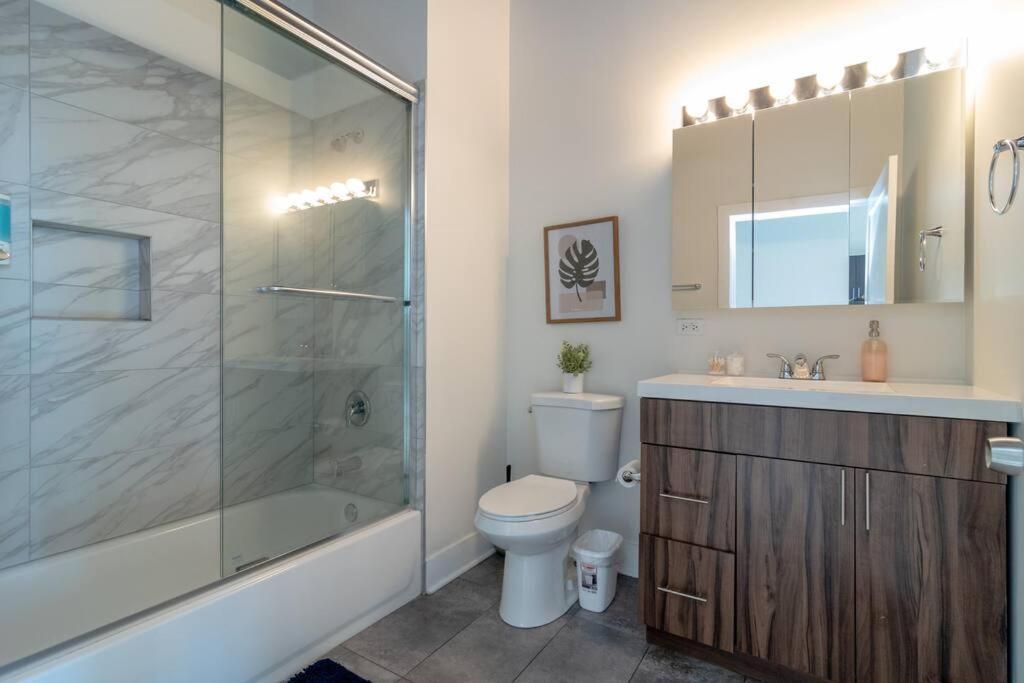 Mccormick Place 2Br Stylish Suite With Optional Parking And Gym For Up To 8 Guests Near Soldier Field And Grant Park Chicago Eksteriør billede